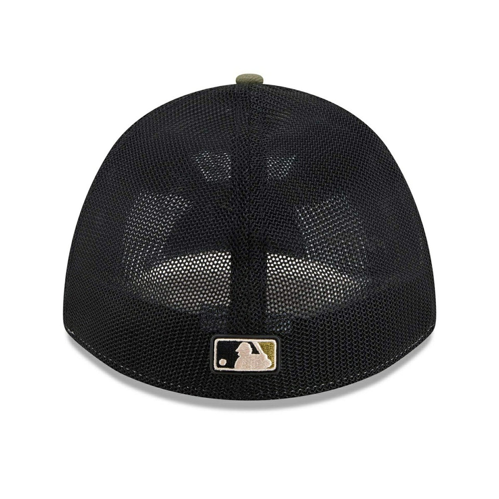 Boston Red Sox 2026 MLB Armed Forces 39THIRTY M-Crown Flex Cap Olive - Taass for sale