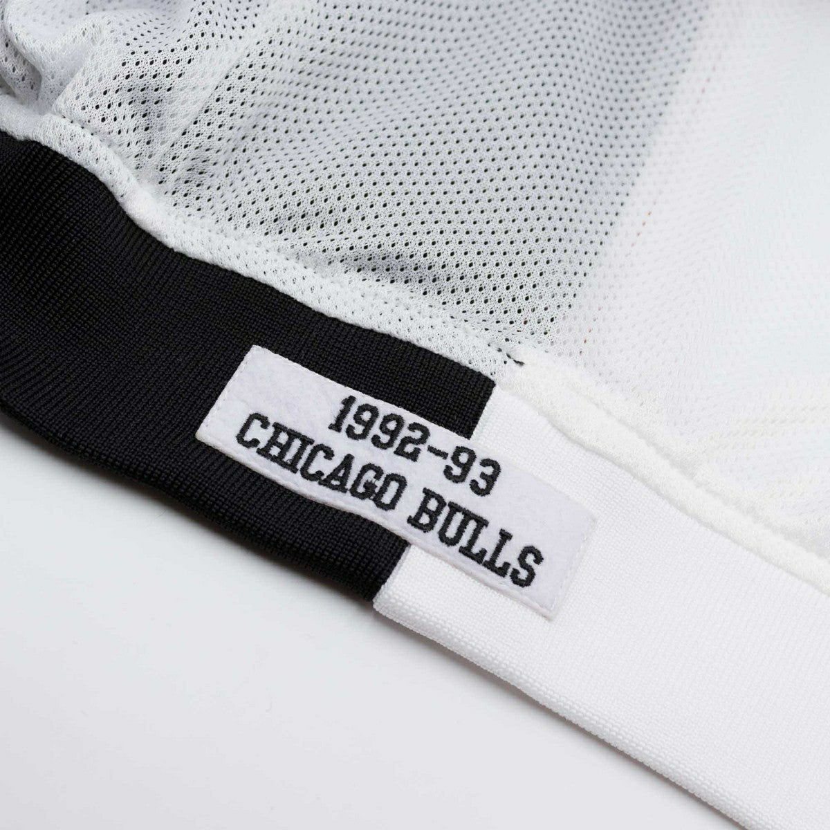 Chicago Bulls 1992-1993 Mitchell & Ness Authentic Warm Up NBA Jacket White - Taass sale