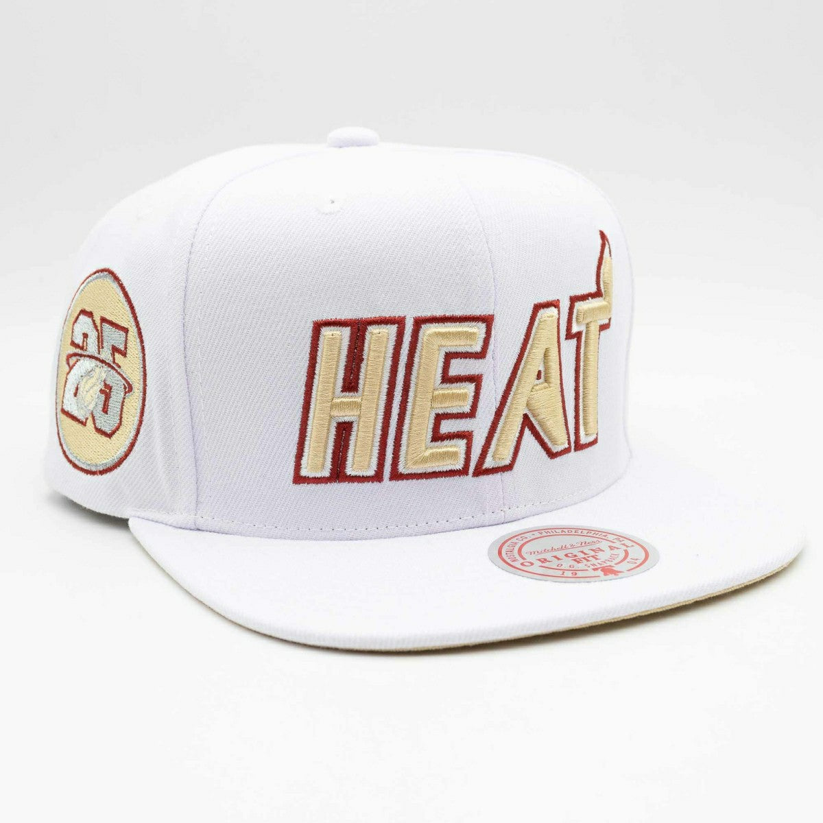 Miami Heat Winter White Mitchell & Ness Snapback NBA Cap - Taass US