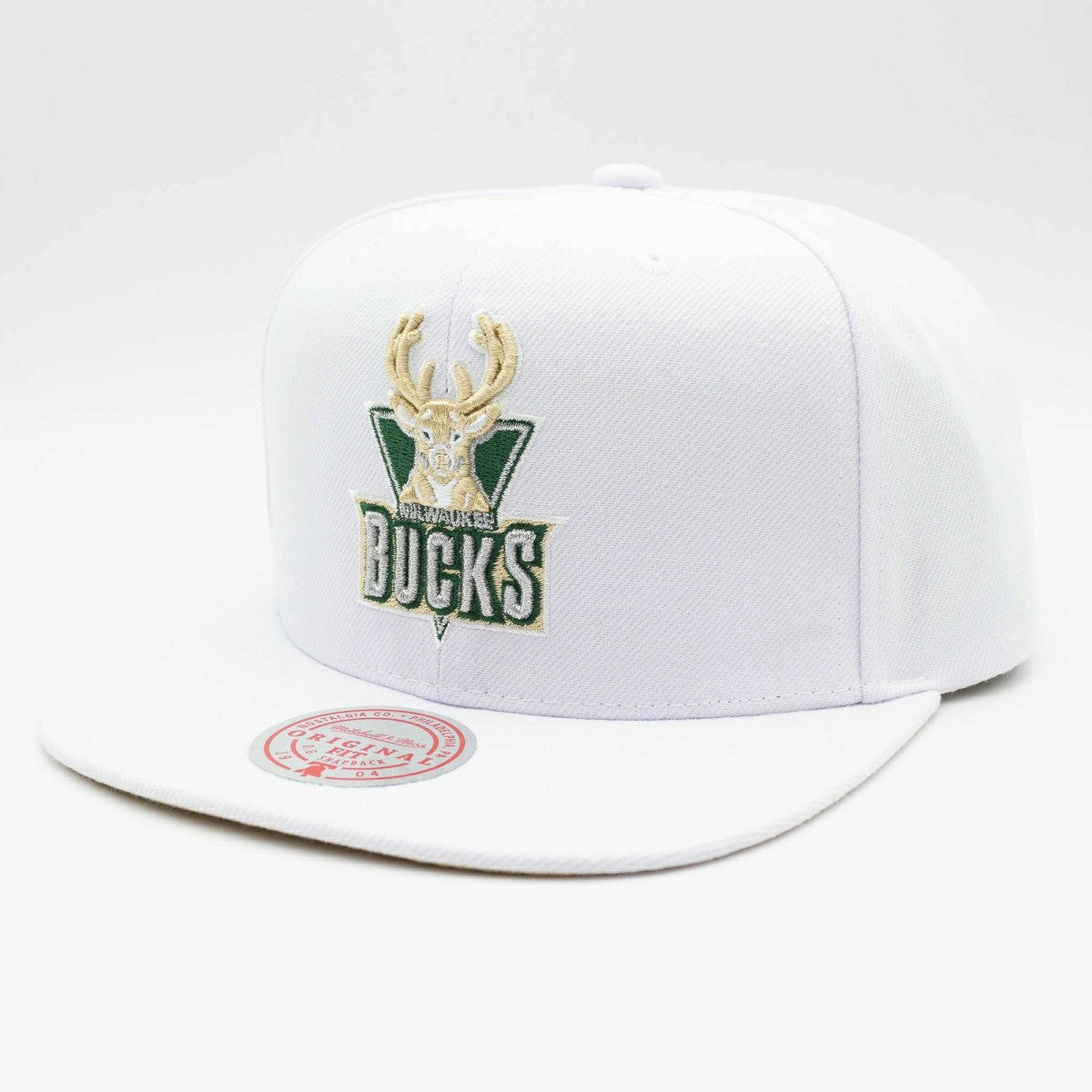 Milwaukee Bucks Winter White Mitchell & Ness Snapback NBA Cap - Taass on sale