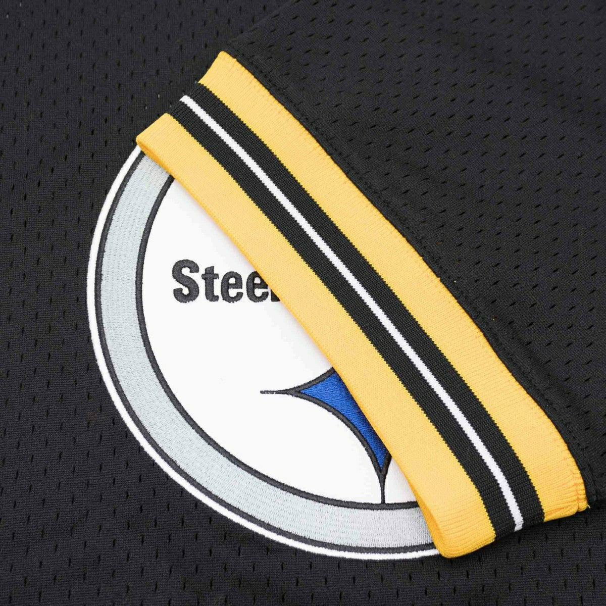 Pittsburgh Steelers Unbeaten Mitchell & Ness NFL V-Neck Mesh Shirt Black - Taass US
